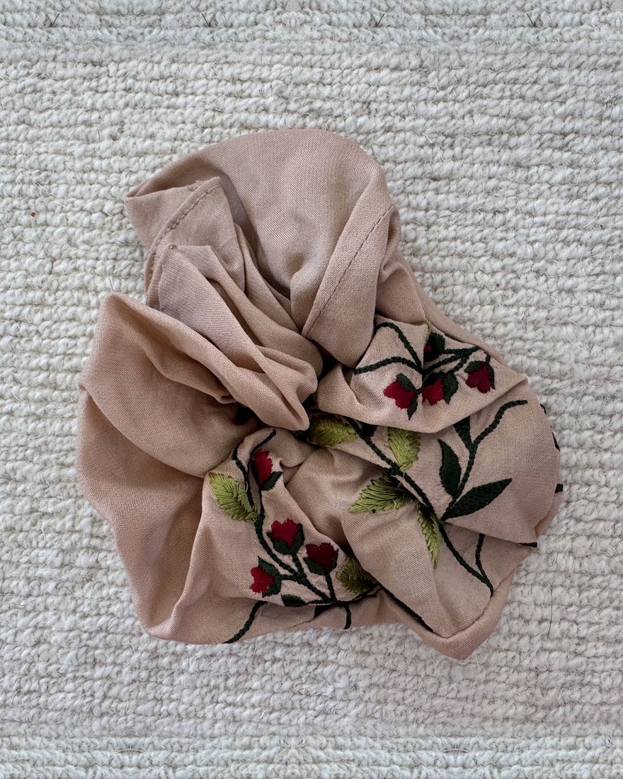 Embroidered blush chouchou