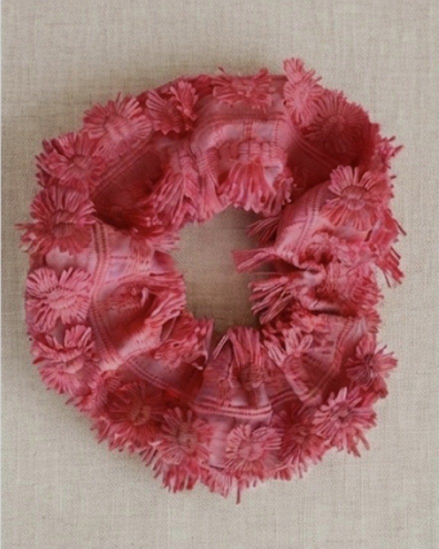 The pink fringed chouchou
