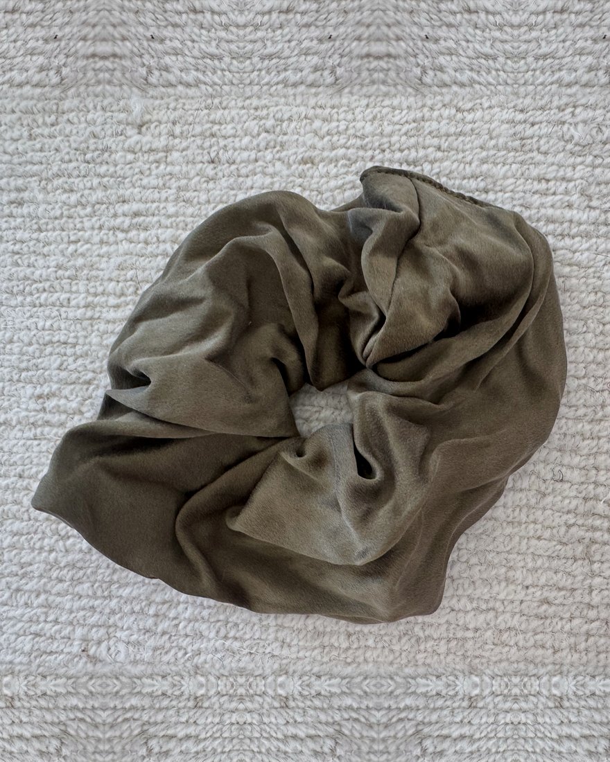 Olive silk chouchou