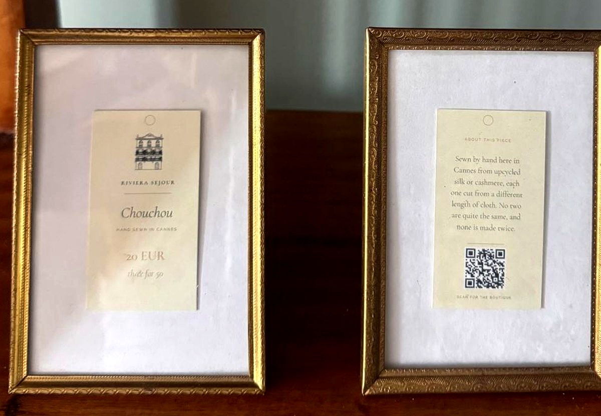The Riviera Séjour chouchou card and its story card, framed on the shelf
